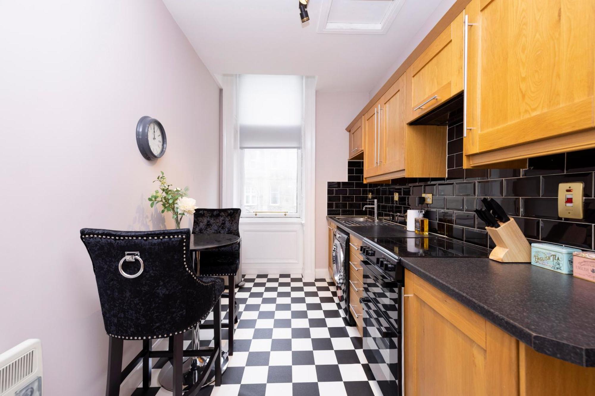Stylish 2-bedroom Old Town Next To Royal Mile Appartement